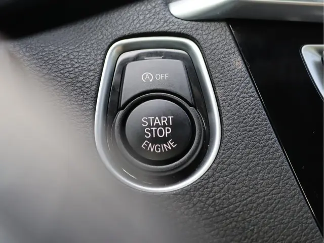 BMW 2 Serie Cabrio 220i High Executive 2021 Benzine 36