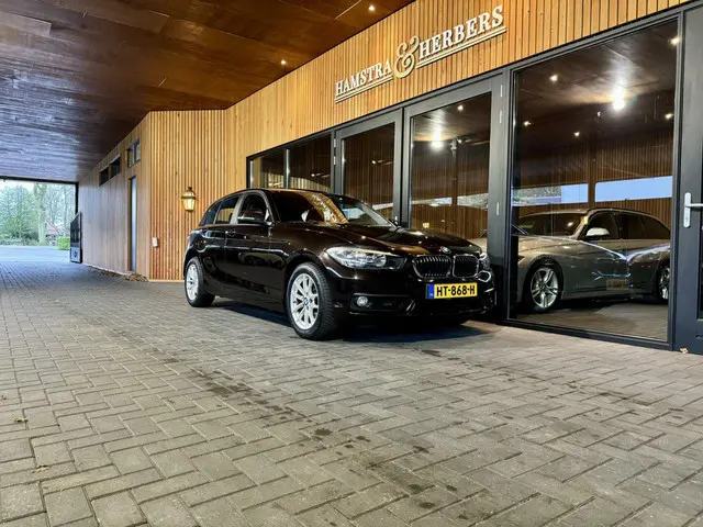 BMW 1 Serie 118i Bruin Metallic, automaat 2015 Benzine 2