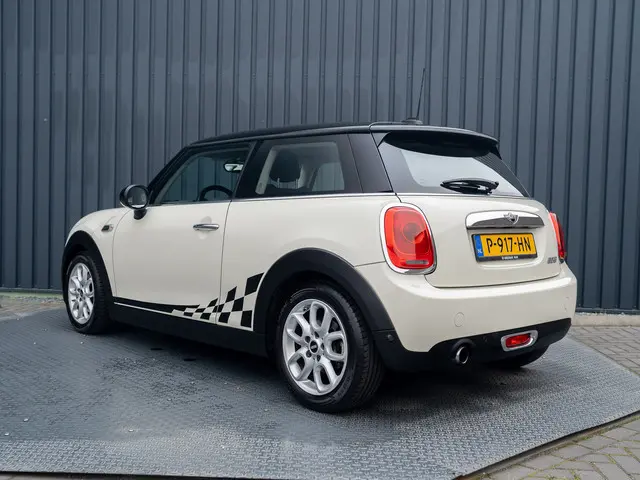 MINI Cooper Mini 1.5 Chili Serious Business 2016 Benzine 34