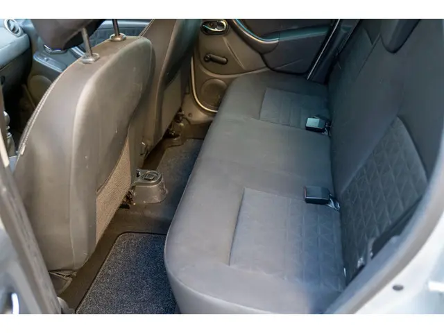 Dacia Duster 1.2 TCe 4x2 Lauréate 2015 Benzine 17