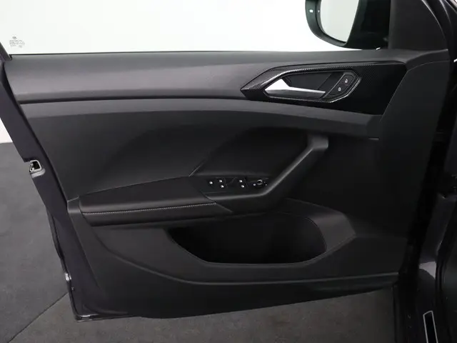 Volkswagen T-Cross 1.0 TSI R-Line Edition 2025 Benzine 26