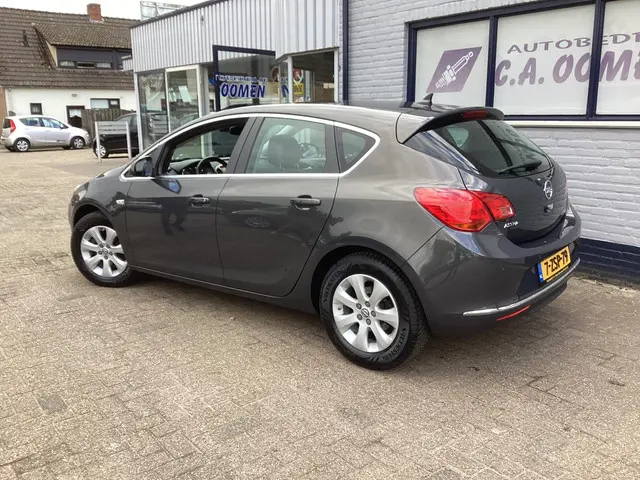 Opel Astra 1.4 Turbo Blitz 2015 Benzine 2