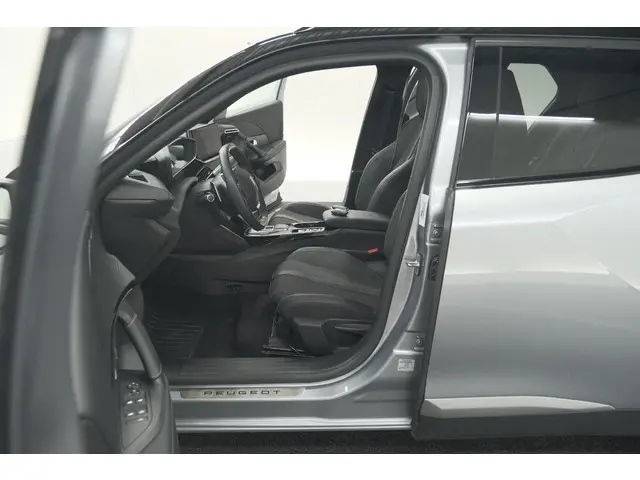 Peugeot 2008 Hybrid 136 e-DSC6 GT 2024 Hybride Benzine 31