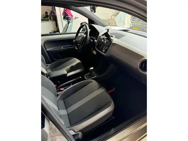 Volkswagen up! 1.0 BMT high up! 2019 Benzine 10