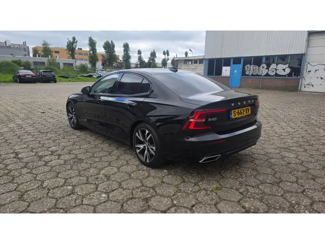 Volvo S60 2.0 T4 R-Design 2020 Benzine 6