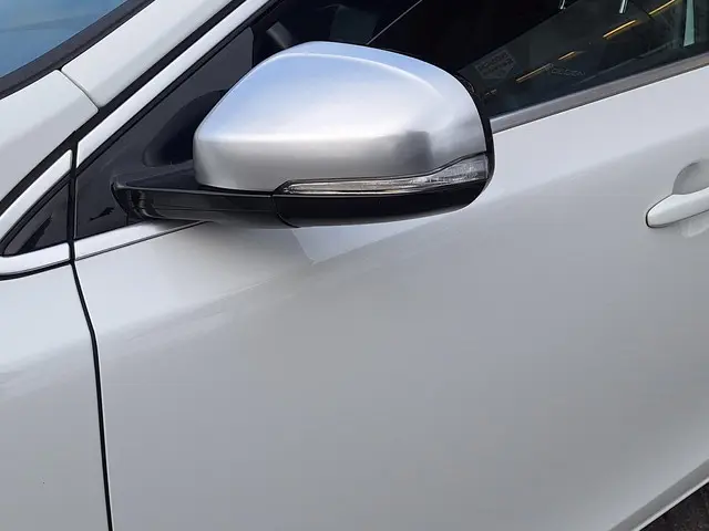 Volvo V40 1.6 T4 R-Design Automaat 2013 Benzine 18