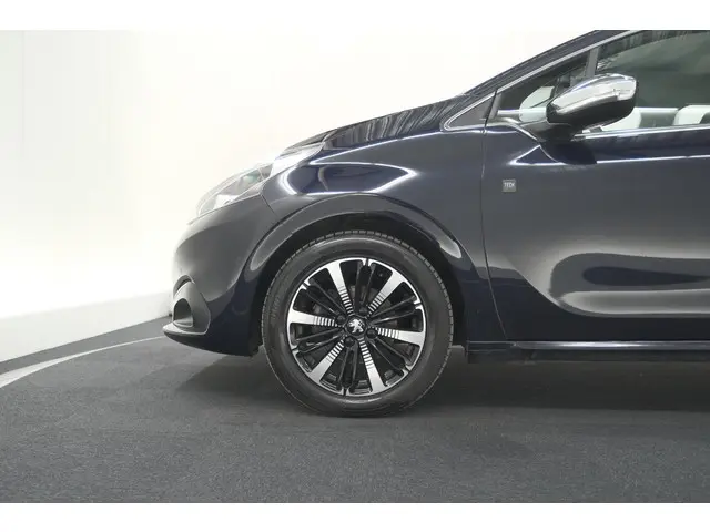 Peugeot 208 PureTech 110 Tech Edition 2018 Benzine 19