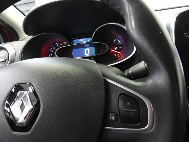 Renault Clio Estate 0.9 TCe Limited 2016 Benzine 14