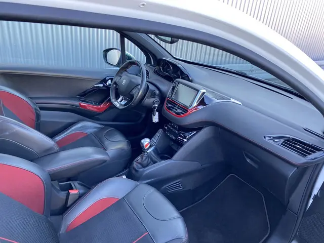 Peugeot 208 1.6 THP GTi 2013 Benzine 17