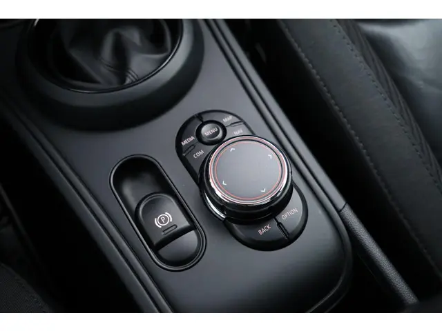 MINI Countryman Mini 1.5 Cooper ALL4 Chili 2019 Benzine 32