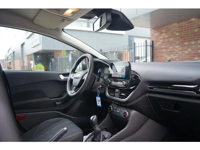 Ford Fiesta 1.1 Cool& Connect 2018 Benzine 10