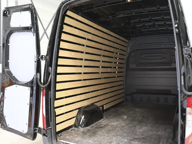 Mercedes-Benz Sprinter 315 1.9 CDI L2H2 2024 Diesel 11