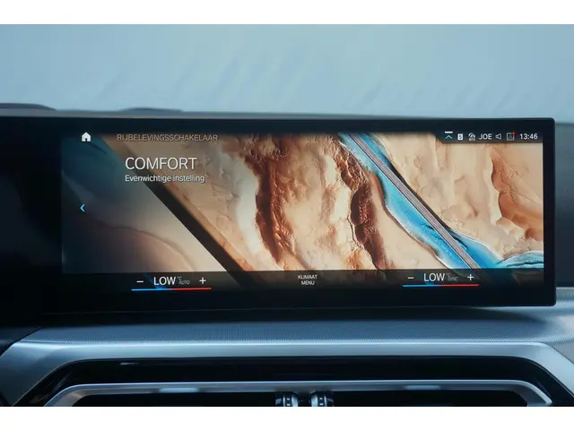 BMW 3 Serie Touring 320i 2024 Benzine 25