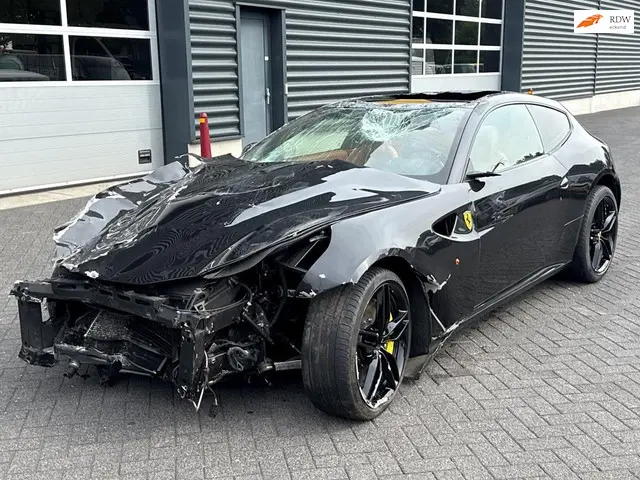Ferrari FF 6.3 V12 HELE, Keramisch, lift 2013 Benzine