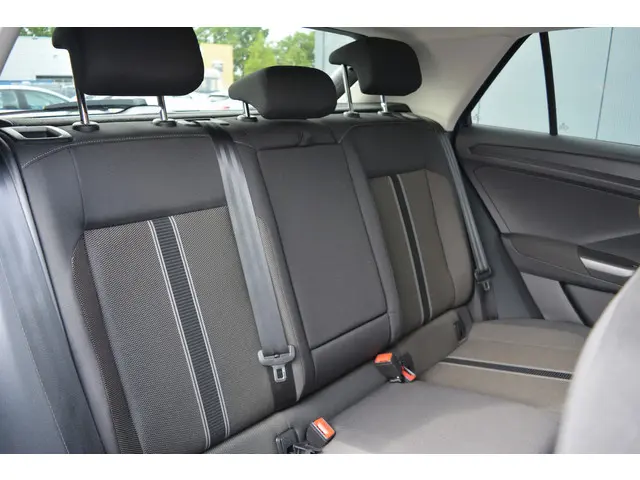 Volkswagen T-Roc 1.5 TSI Sport 2018 Benzine 22