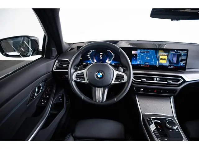 BMW 3 Serie Touring 330i 2023 Benzine 62