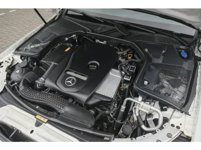 Mercedes-Benz C-Klasse C200 AMG 184pk 2017 Benzine 34
