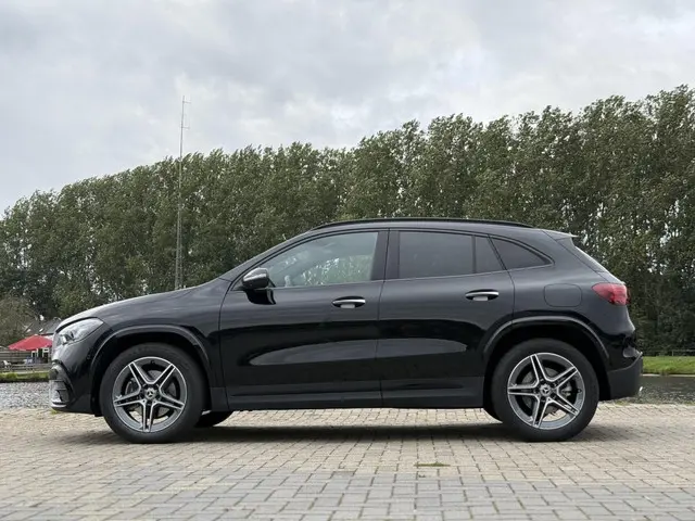 Mercedes-Benz GLA 250 e AMG Line 2024 Hybride Benzine 31
