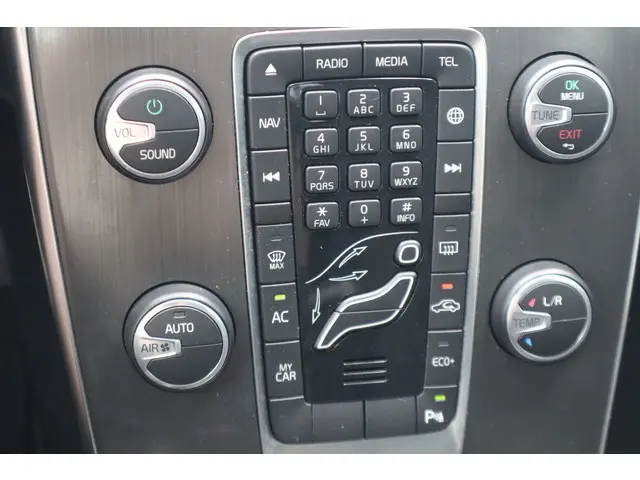Volvo V40 Cross Country 1.5 T3 Momentum 2015 Benzine 24