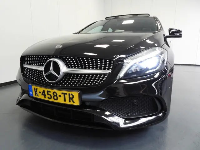Mercedes-Benz A-Klasse A180 AMG Edition 2017 Benzine 37