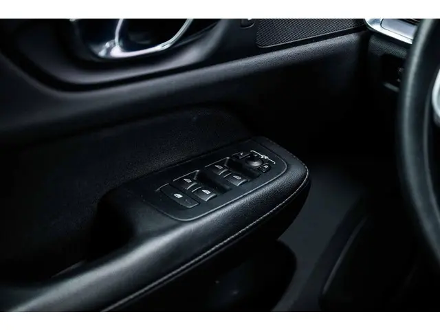 Volvo V60 2.0 B3 Momentum Advantage 2021 Benzine 21