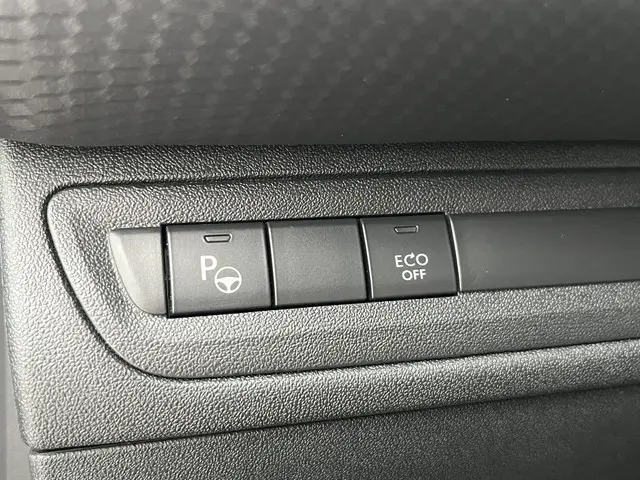 Peugeot 208 PureTech 110 Allure Automaat 2018 Benzine 25