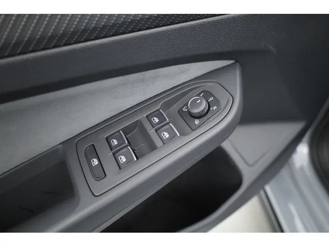 Volkswagen Golf 1.5 eTSI R-Line 2022 Benzine 8