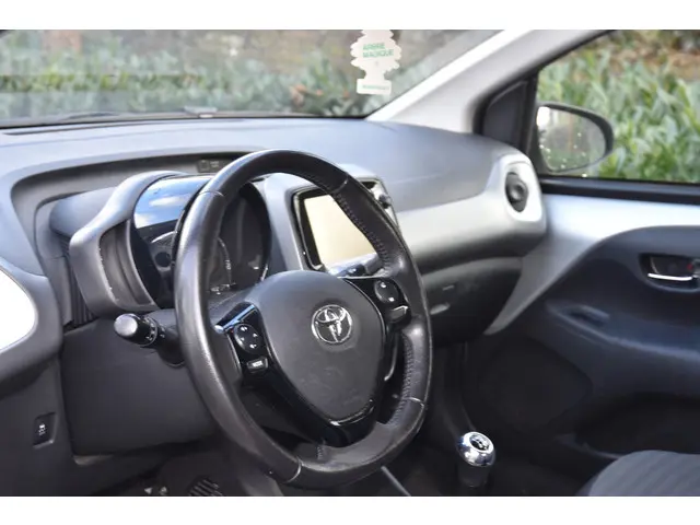 Toyota Aygo 1.0 VVT-i x-joy 2018 Benzine 6