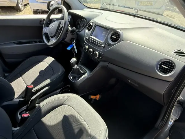 Hyundai i10 1.0i i-Premium navi PDC 2018 Benzine 10