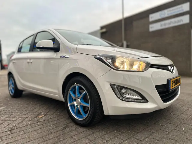 Hyundai i20 1.2i i-Deal 2014 Benzine 13