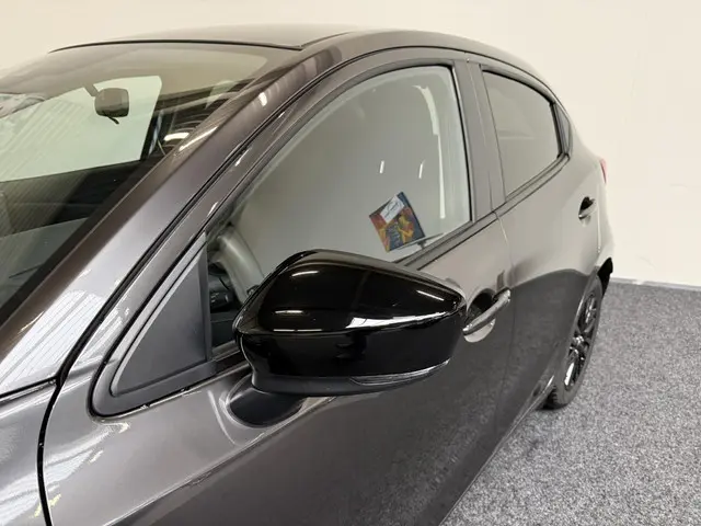 Mazda 2 1.5 e-SkyActiv-G 90 Homura 2023 Benzine 24