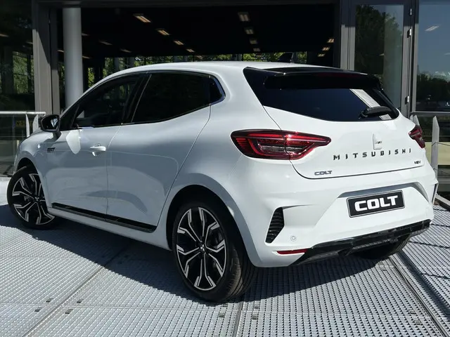 Mitsubishi Colt 1.6 HEV Intense+ 2025 Hybride Benzine 6