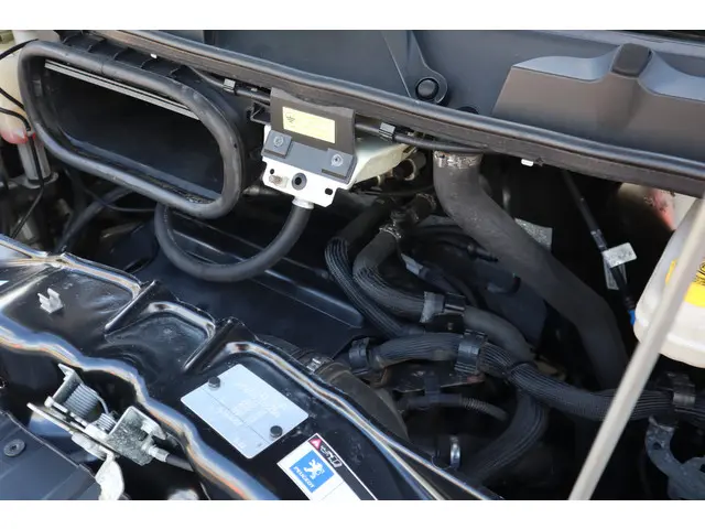 Peugeot Boxer 330 2.2 HDI L1H1 Première 2015 Diesel 28