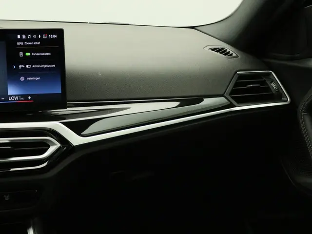 BMW 2 Serie 220i Coupé 2024 Benzine 32