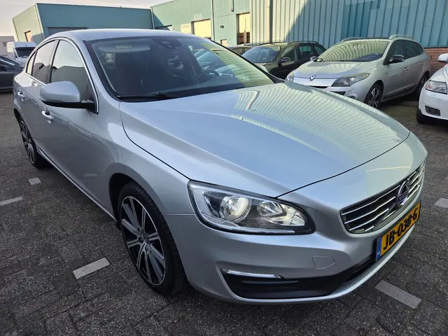 Volvo S60 2.0 T3 Momentum rijdt super 2016 Benzine 13