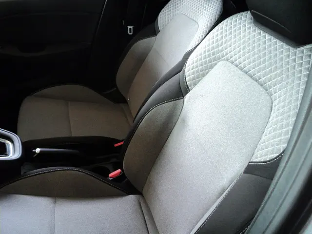 Mitsubishi Colt 1.0T MT Intense 92 PK 2024 Benzine 11