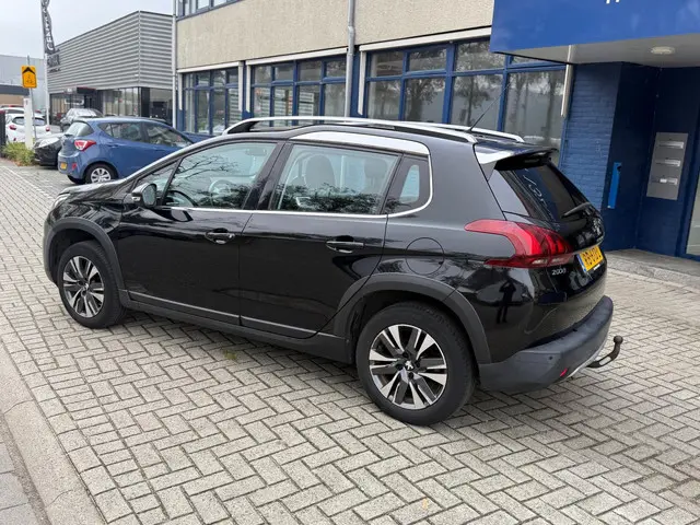 Peugeot 2008 1.2 PureTech Allure((( 90.000 km ))) 2017 Benzine 25