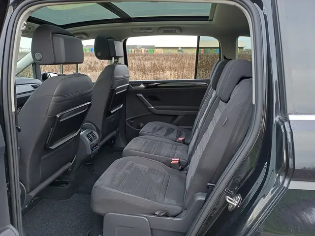 Volkswagen Touran 1.4 TSI Highline 2017 Benzine 34