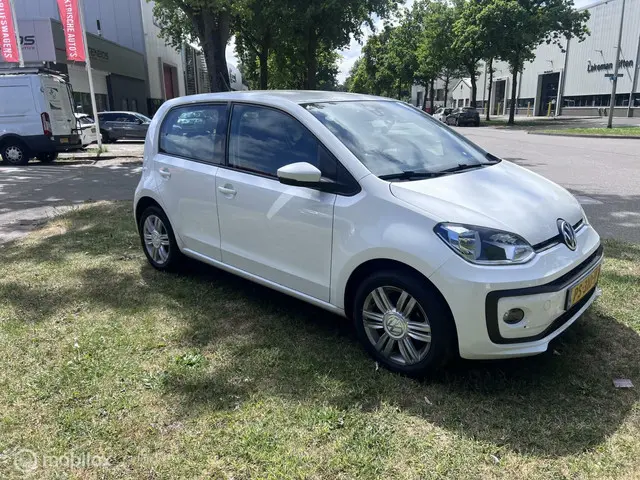 Volkswagen up! 1.0 BMT high up! 2017 Benzine 4