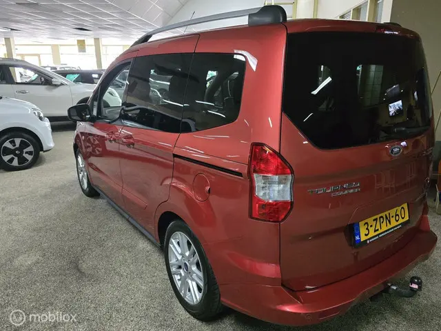 Ford Tourneo Courier 1.0 Titanium A. Camera 2015 Benzine 7