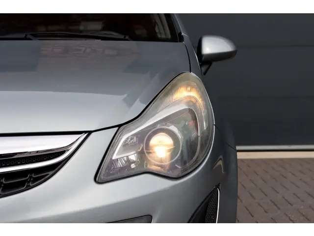 Opel Corsa 1.4-16V Cosmo | 2014 Benzine 25