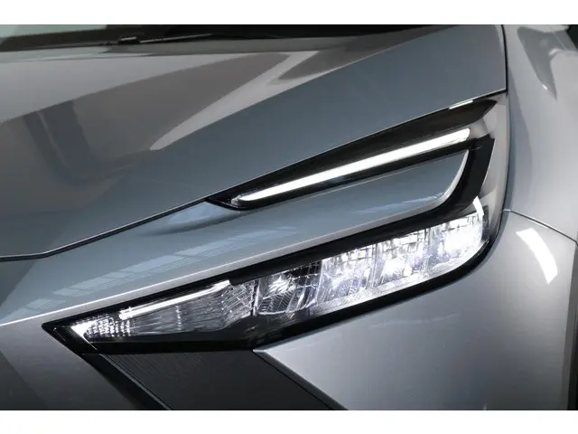 Toyota C-HR 1.8 Hybrid 140 Dynamic, 2024 Hybride Benzine 12