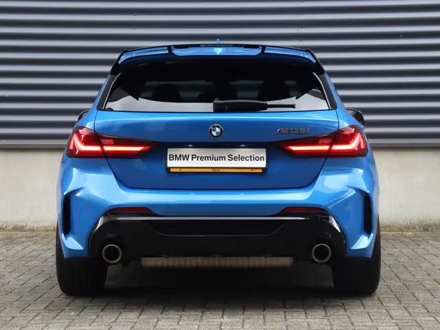 BMW 1 Serie 5-deurs M135i xDrive 2019 Benzine 4