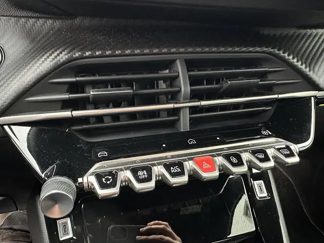 Peugeot 2008 1.2 Hybrid 145 PK GT 2025 Hybride Benzine 30