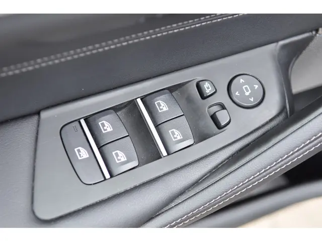 BMW 5 Serie 530i High Executive 2021 Benzine 11