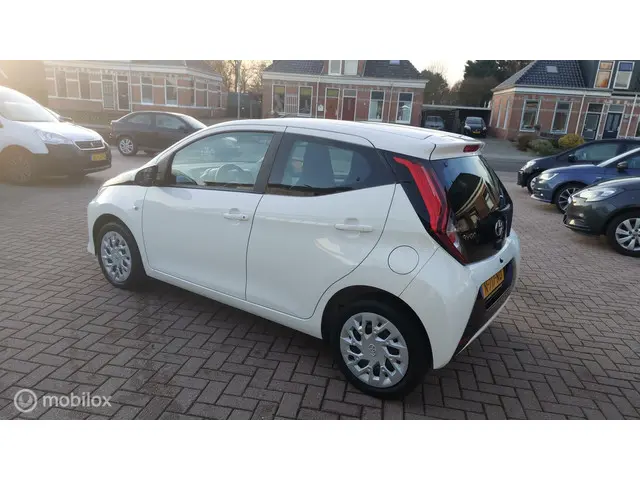 Toyota Aygo 1.0 VVT-i X Play 2022 Benzine 5