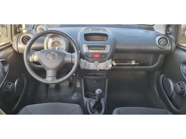 Toyota Aygo 1.0 VVT-i Now 2013 Benzine 5