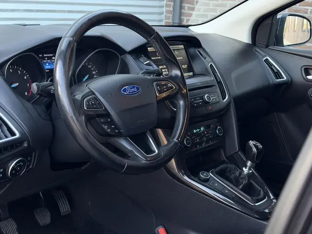 Ford Focus 1.0 Titanium 2016 Benzine 6