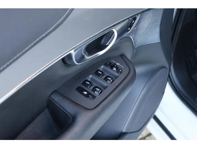 Volvo XC90 B6 AWD R-Design 2022 Benzine 39