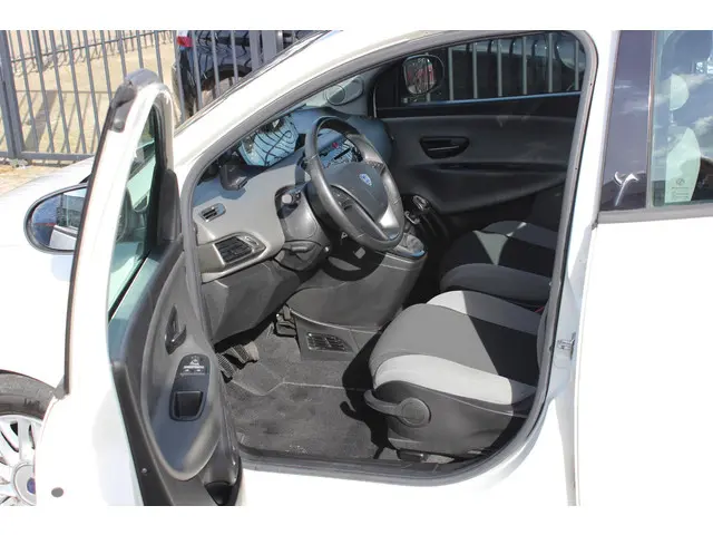 Lancia Ypsilon 3